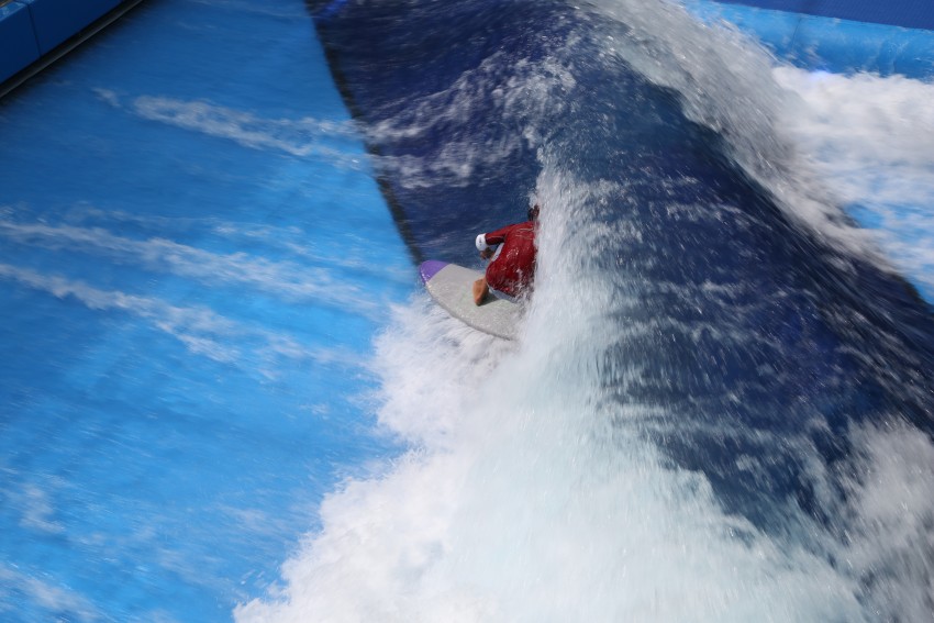 Kai Nichols getting barreled during ESA contest at Surf's Up NH
